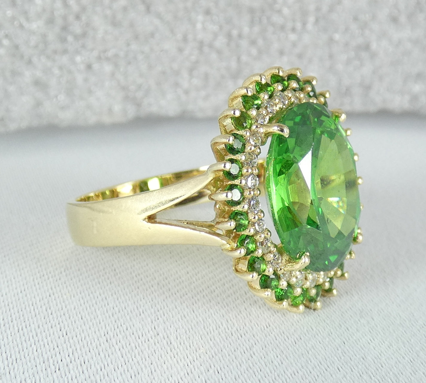 Solid 14ct Yellow Gold Green Peridot Cocktail Cluster Dress Ring Size 10 T 61