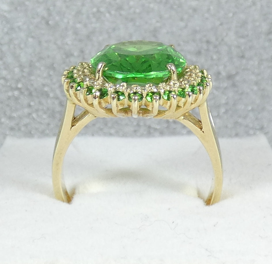 Solid 14ct Yellow Gold Green Peridot Cocktail Cluster Dress Ring Size 10 T 61