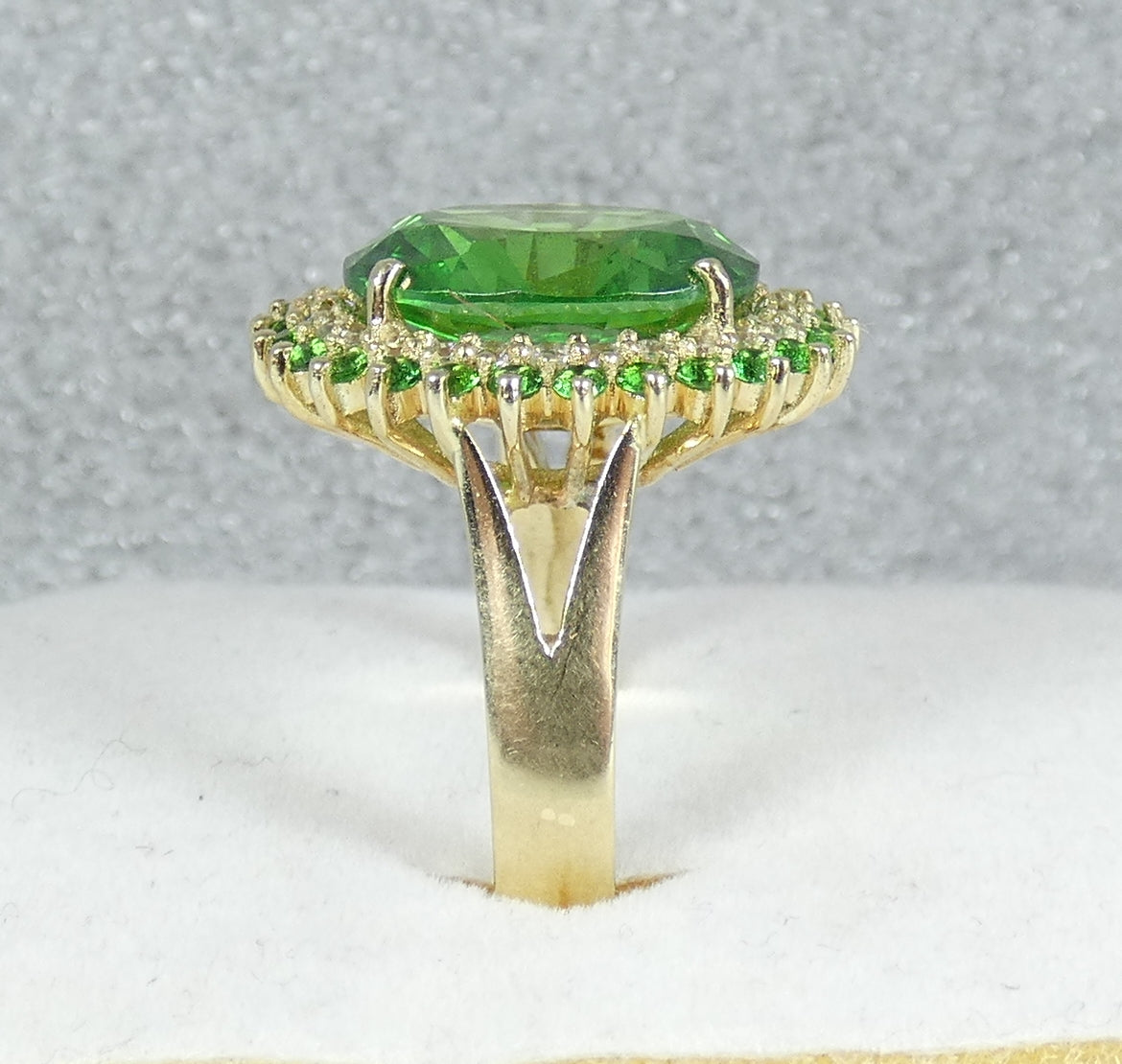 Solid 14ct Yellow Gold Green Peridot Cocktail Cluster Dress Ring Size 10 T 61