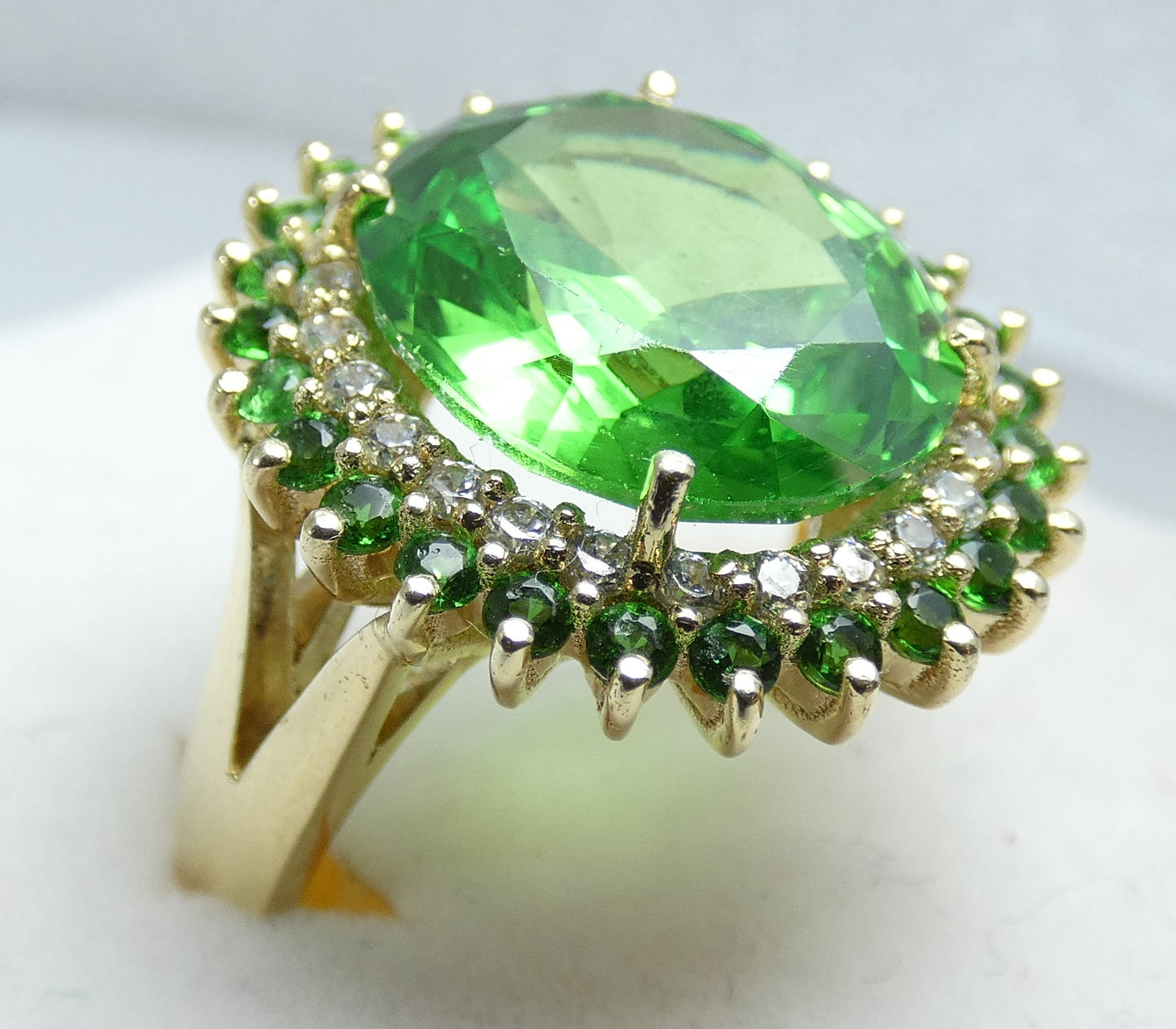 Solid 14ct Yellow Gold Green Peridot Cocktail Cluster Dress Ring Size 10 T 61