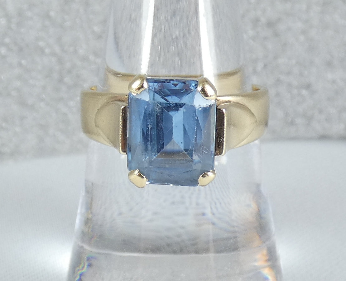 Vintage Solid 9ct Yellow Gold Pale Blue Spinel Cocktail Dress Ring Size 8.5 Q 58