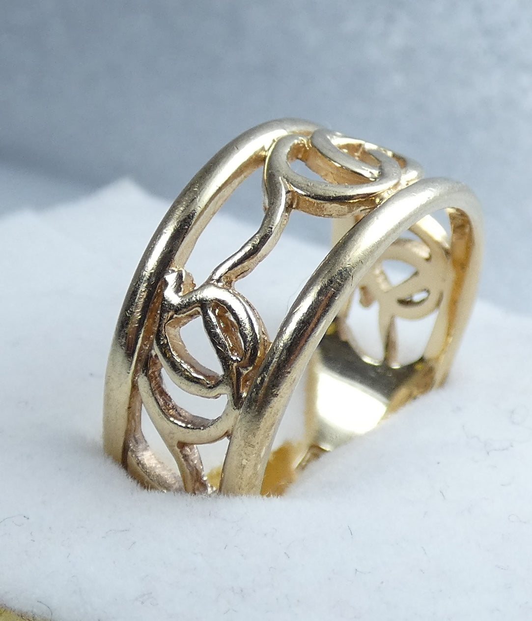 Australian Guild 9ct Yellow Gold Celtic 9mm Band Wedding Dress Ring Size 9 R 59