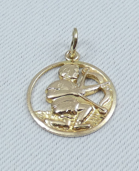 Solid 9ct Yellow Gold Sagittarius Zodiac Archer Bow Arrow Necklace Pendant Charm