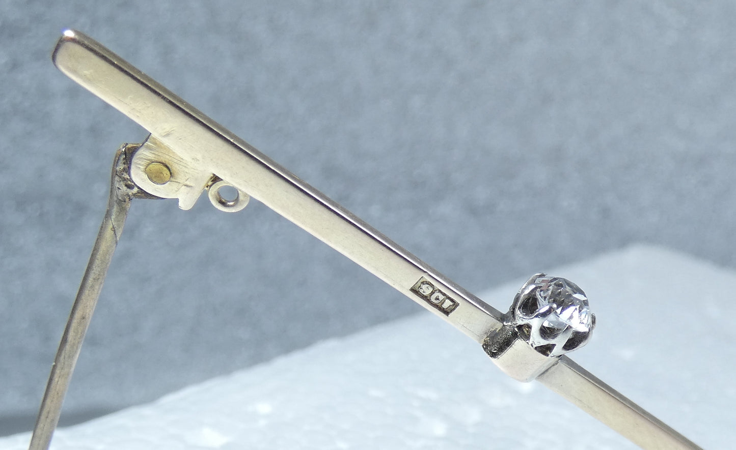 Antique Vintage Solid 9ct Yellow Gold White Sapphire Solitaire Bar Brooch Pin