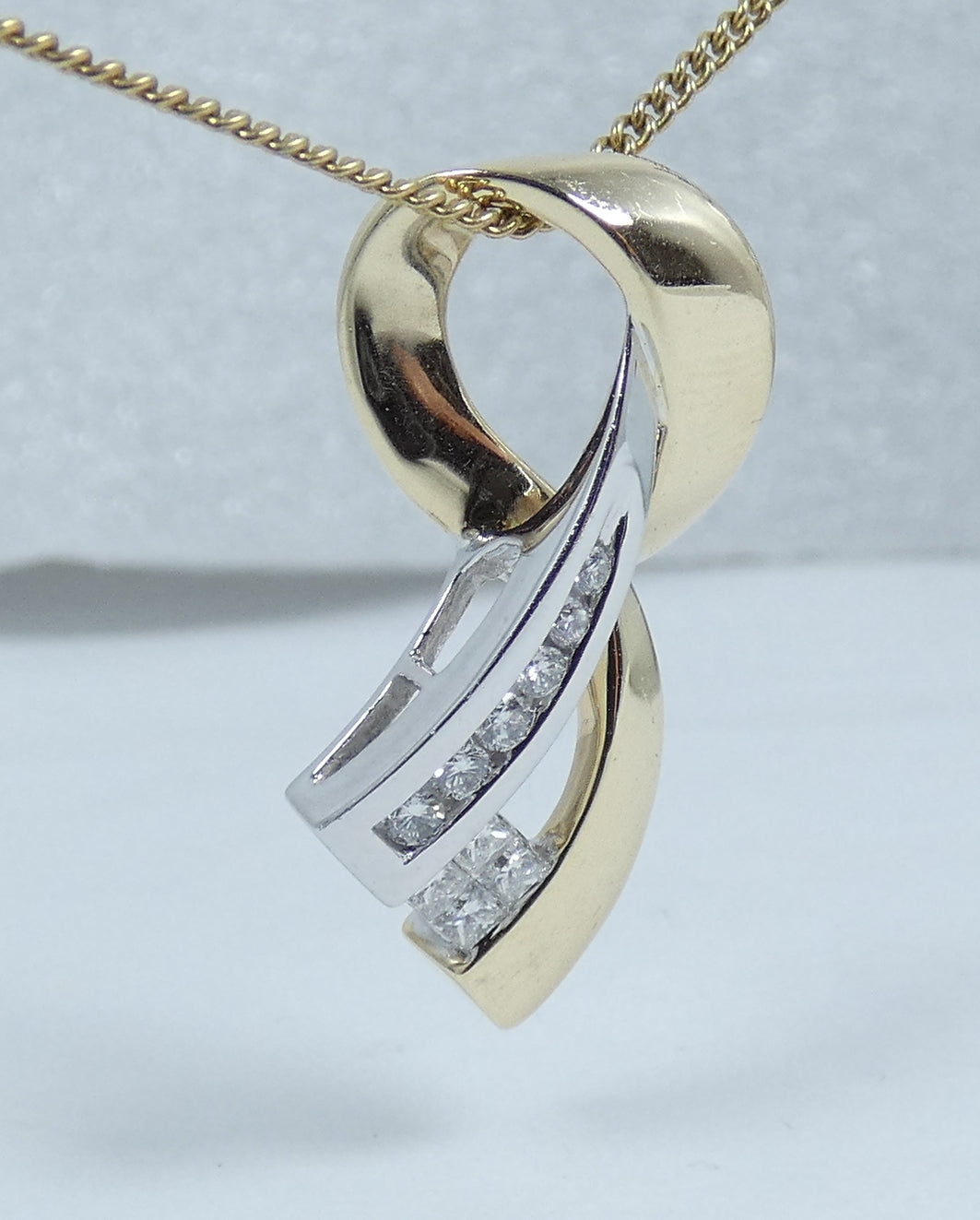 Contemporary Solid 14ct Yellow White Gold 0.17ct Diamond 28mm Necklace Pendant