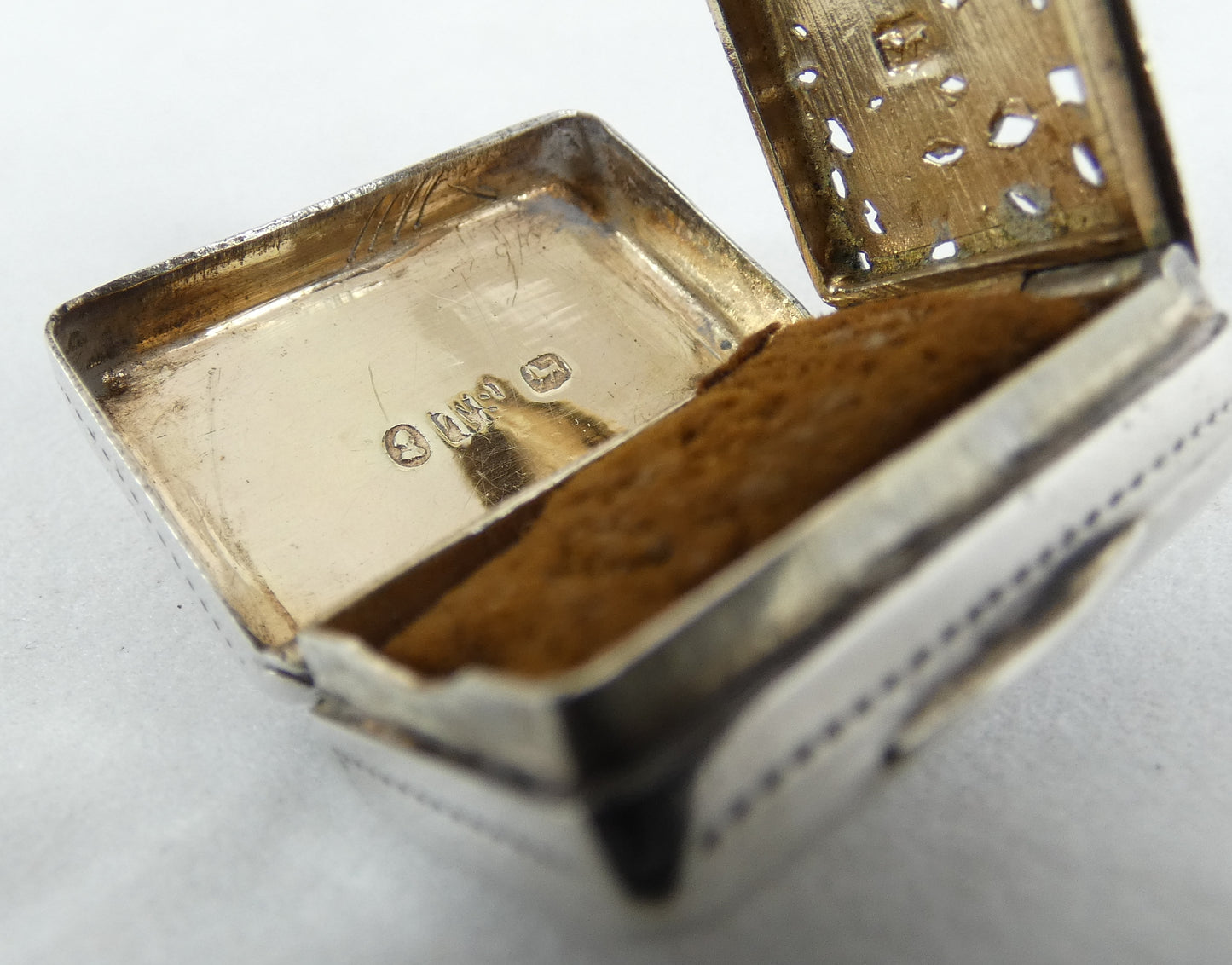 Antique Georgian 1830 Sterling Silver Vinaigrette Perfume Scent Powder Case