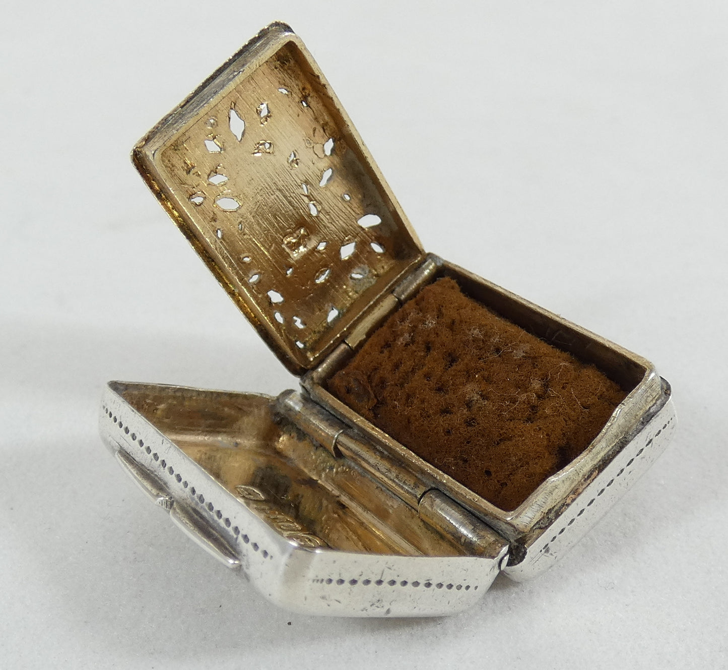 Antique Georgian 1830 Sterling Silver Vinaigrette Perfume Scent Powder Case