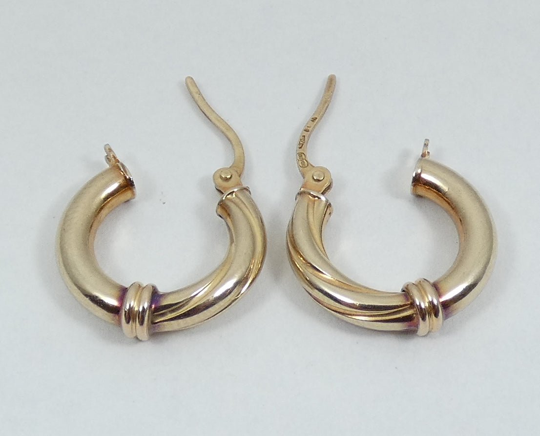 Italian Solid 9ct Yellow Gold Pair of 16mm Half Twist Hoop Earrings Set UnoaErre