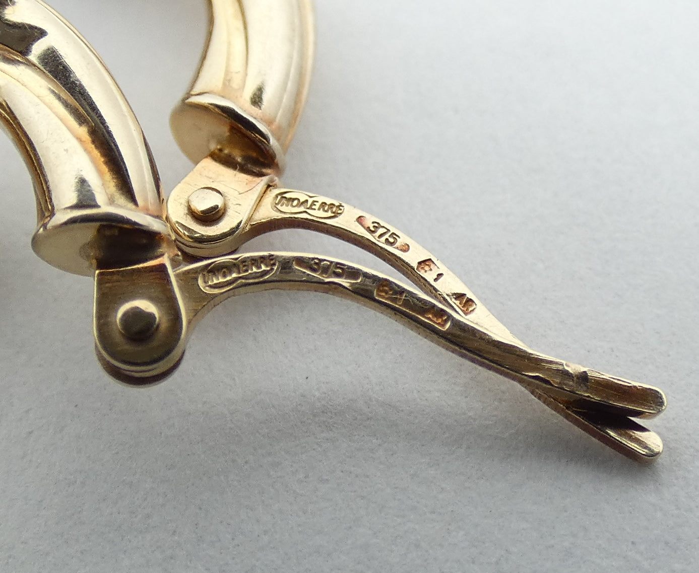 Italian Solid 9ct Yellow Gold Pair of 16mm Half Twist Hoop Earrings Set UnoaErre