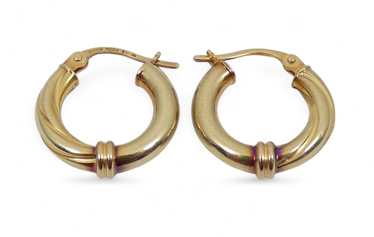 Italian Solid 9ct Yellow Gold Pair of 16mm Half Twist Hoop Earrings Set UnoaErre