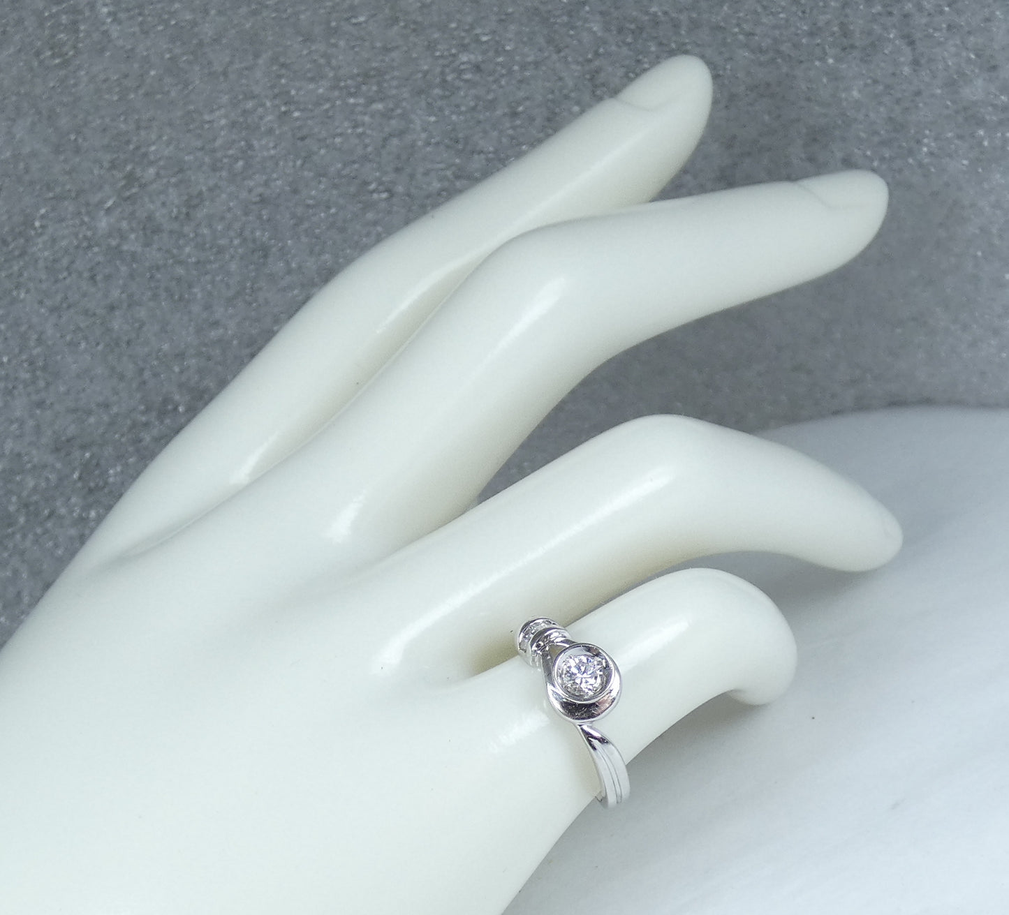 Vintage Solid 18ct White Gold 0.2ct Diamond Buckle Dress Ring Size 5.5 K 50 750