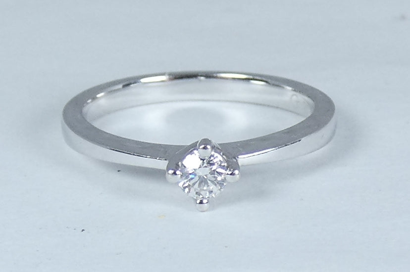 Solid 18ct White Gold 0.15ct Diamond Solitaire Engagement Dress Ring Size 5 J 49
