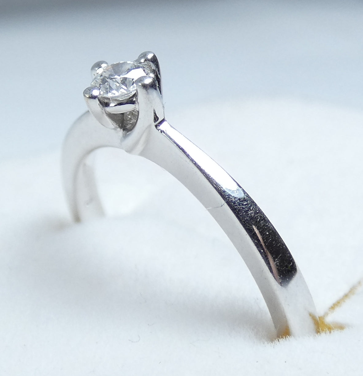 Solid 18ct White Gold 0.15ct Diamond Solitaire Engagement Dress Ring Size 5 J 49