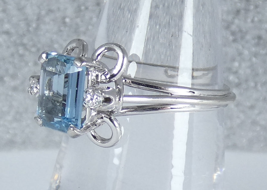 Solid 18ct White Gold 1ct Aquamarine & Diamond Dress Scroll Ring Size 6.5 M 52