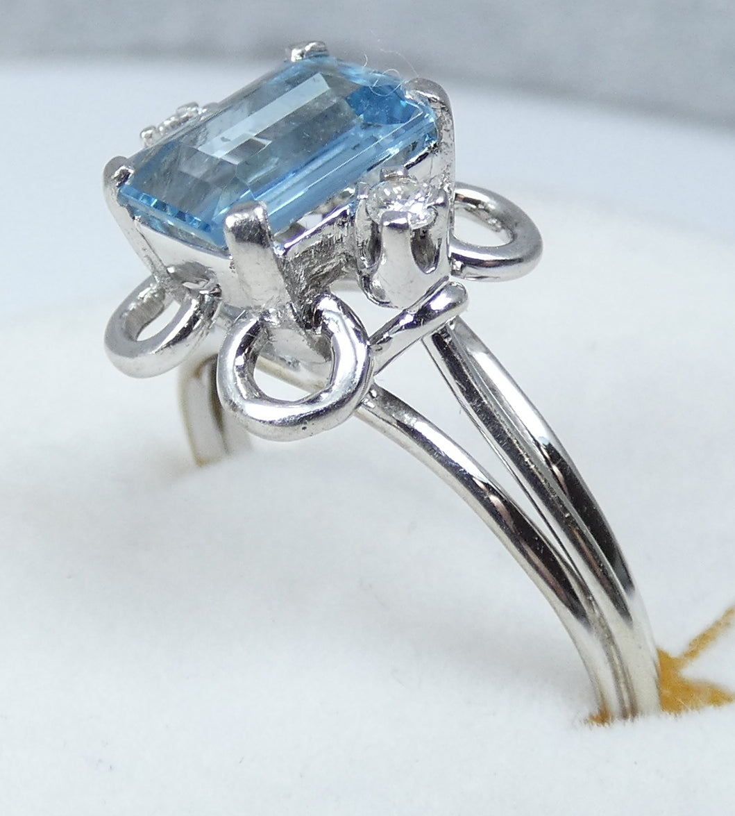 Solid 18ct White Gold 1ct Aquamarine & Diamond Dress Scroll Ring Size 6.5 M 52
