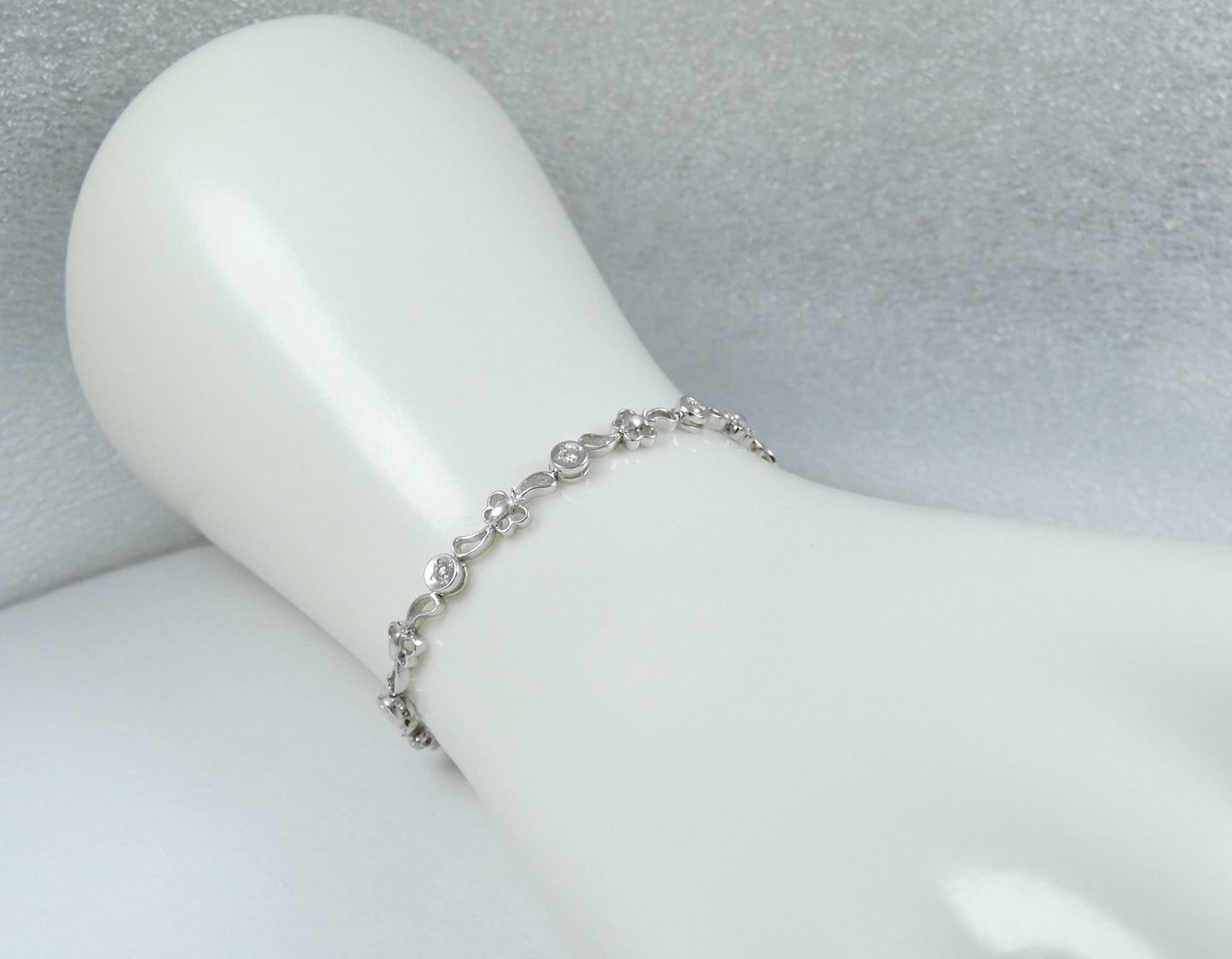 Solid 18ct White Gold & 0.5ct Diamond Butterfly Panel 17.5cm 7.5" Chain Bracelet