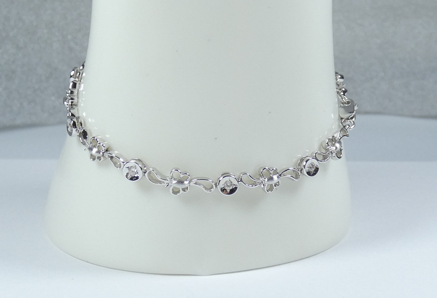 Solid 18ct White Gold & 0.5ct Diamond Butterfly Panel 17.5cm 7.5" Chain Bracelet