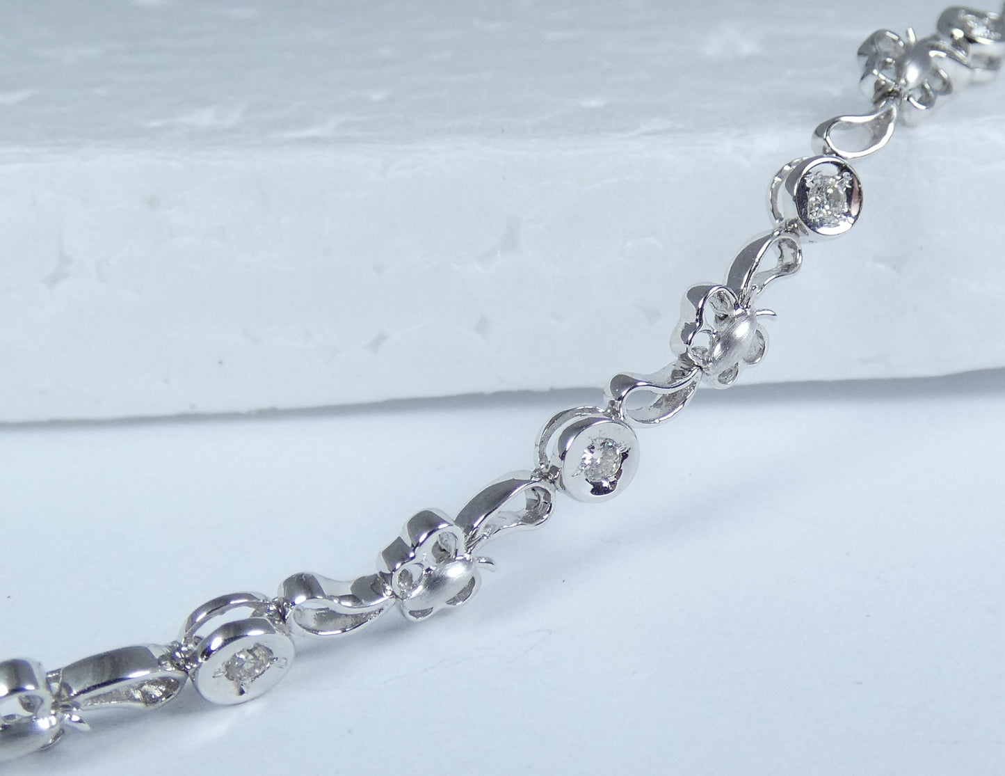Solid 18ct White Gold & 0.5ct Diamond Butterfly Panel 17.5cm 7.5" Chain Bracelet