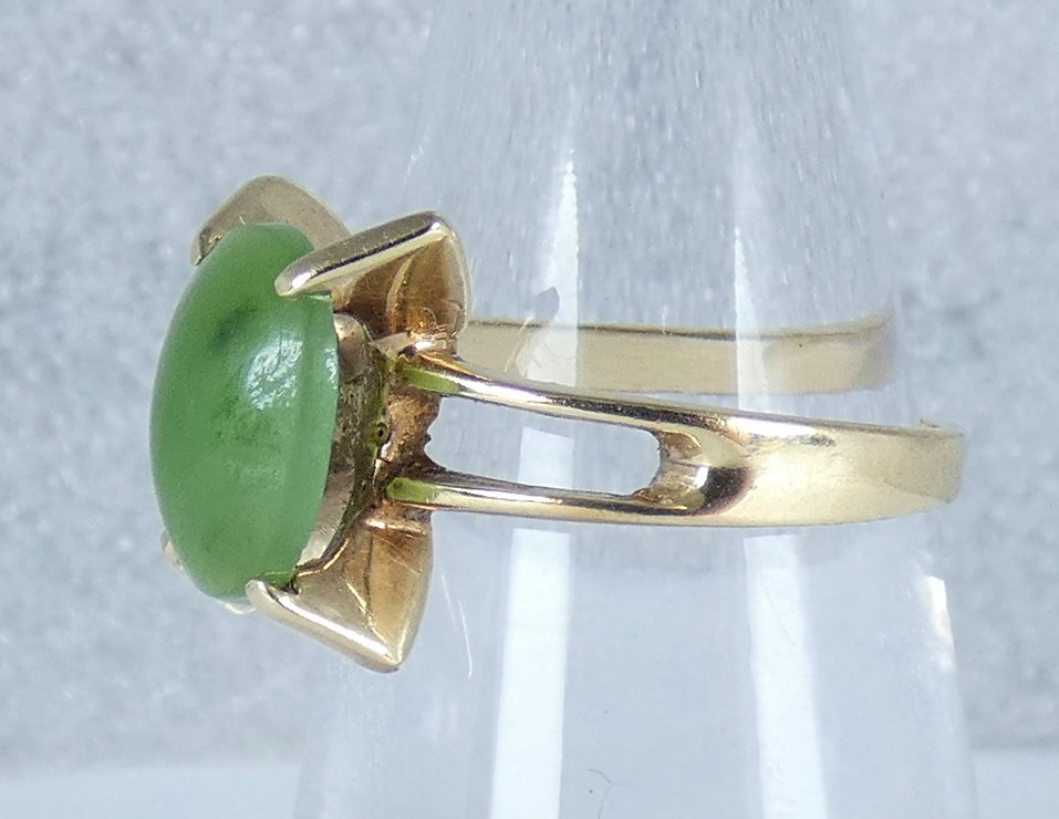 Vintage Retro Solid 9ct Yellow Gold Green Jade Cocktail Dress Ring Size 7.5 O 55