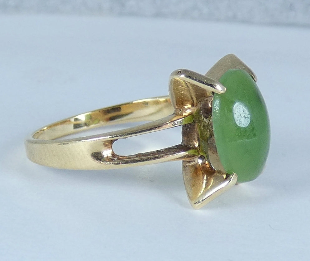 Vintage Retro Solid 9ct Yellow Gold Green Jade Cocktail Dress Ring Size 7.5 O 55