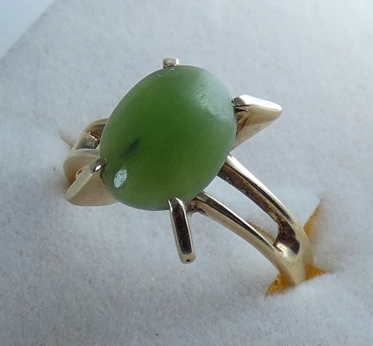 Vintage Retro Solid 9ct Yellow Gold Green Jade Cocktail Dress Ring Size 7.5 O 55