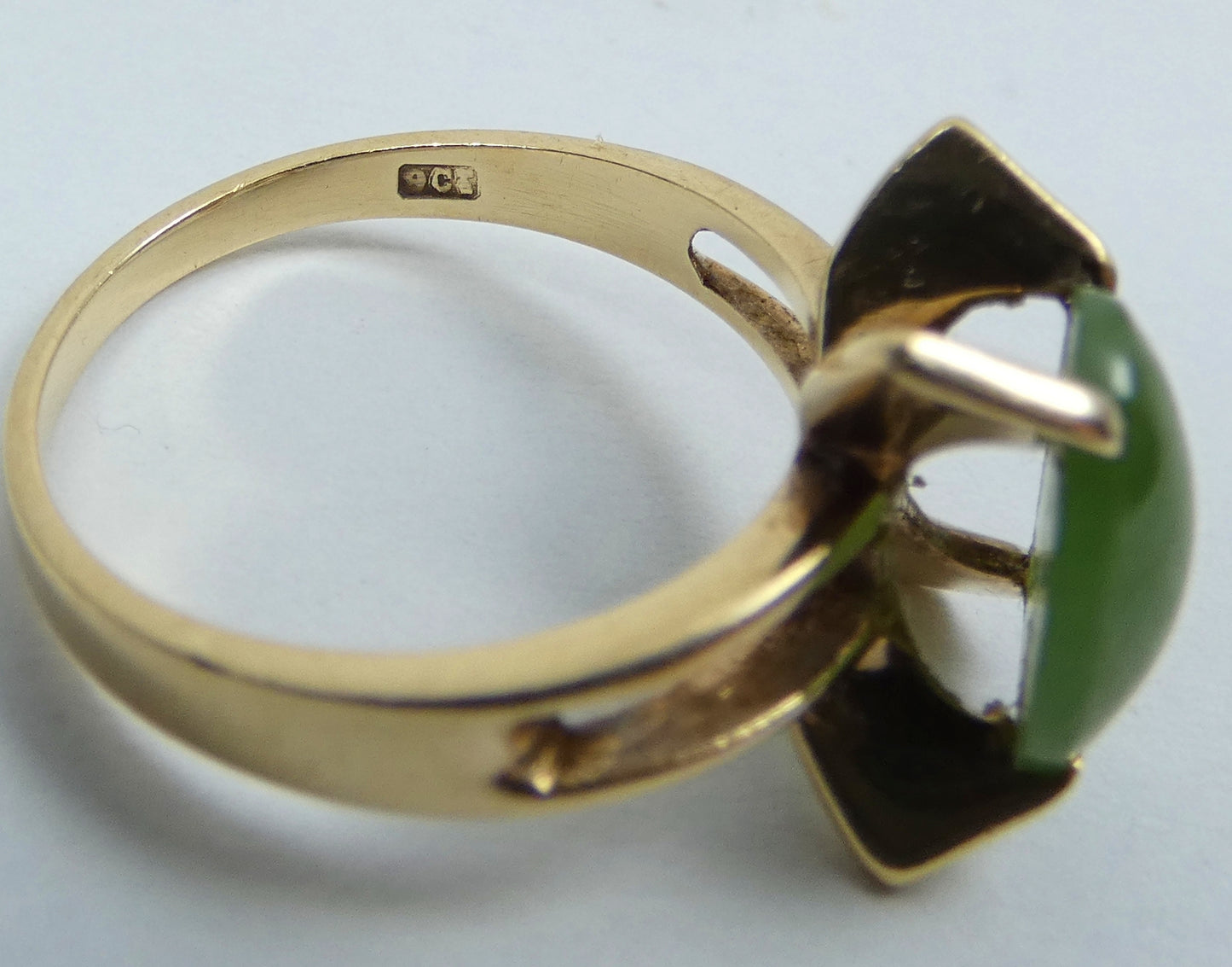 Vintage Retro Solid 9ct Yellow Gold Green Jade Cocktail Dress Ring Size 7.5 O 55