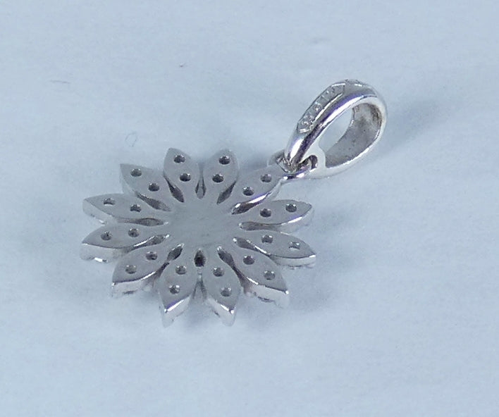 Solid 18ct White Gold Blue Sapphire Cluster Flower Sun Necklace Pendant Charm