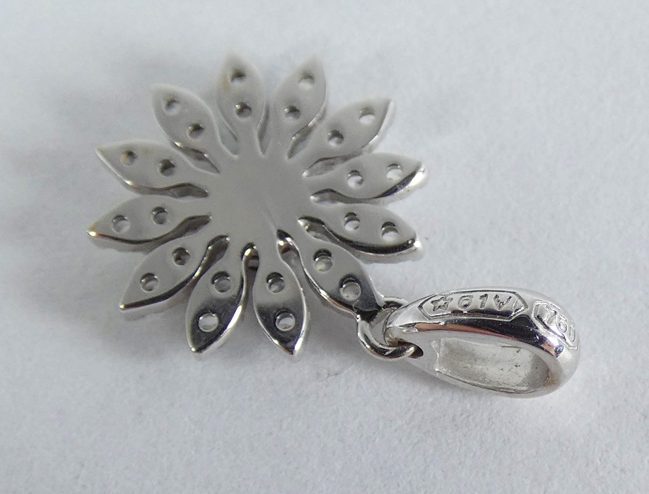 Solid 18ct White Gold Blue Sapphire Cluster Flower Sun Necklace Pendant Charm
