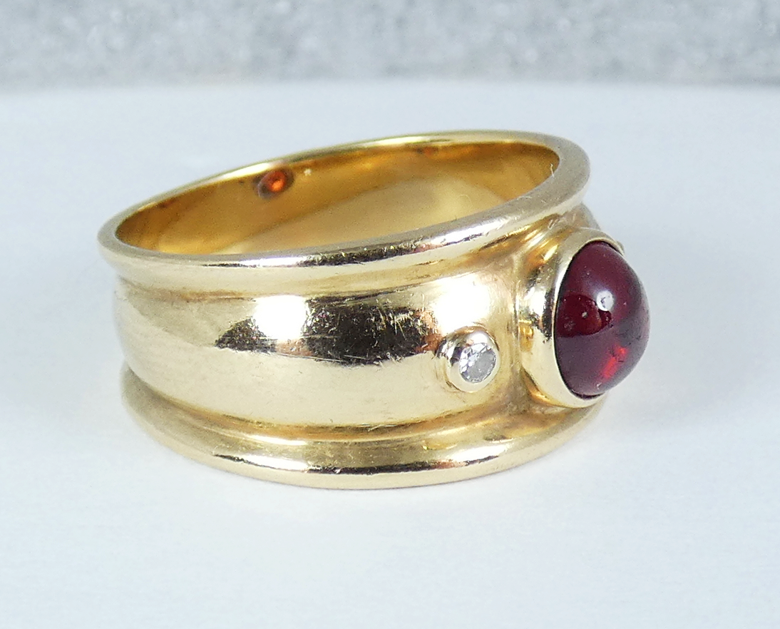 Vintage Solid 9ct Yellow Gold Cabochon Garnet & Diamond Dress Ring Size 6.5 M 52
