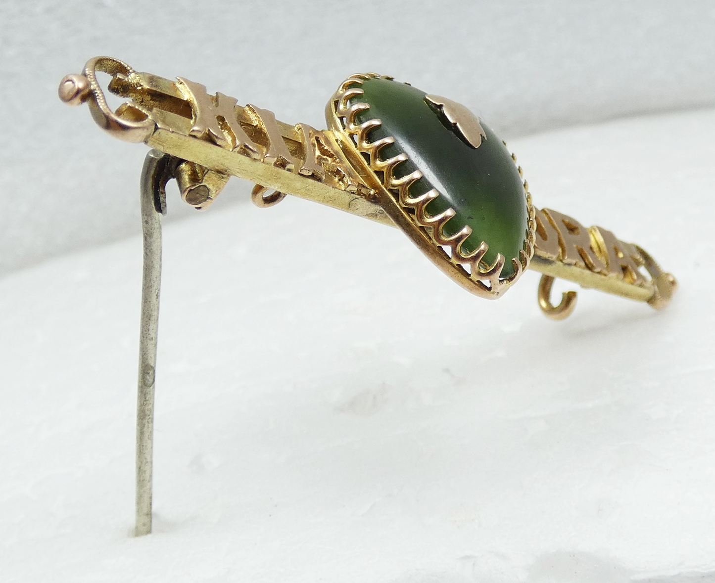 Antique NZ Solid 9ct Yellow Gold Nephrite Jade Kia Ora Love Heart Bar Brooch Pin
