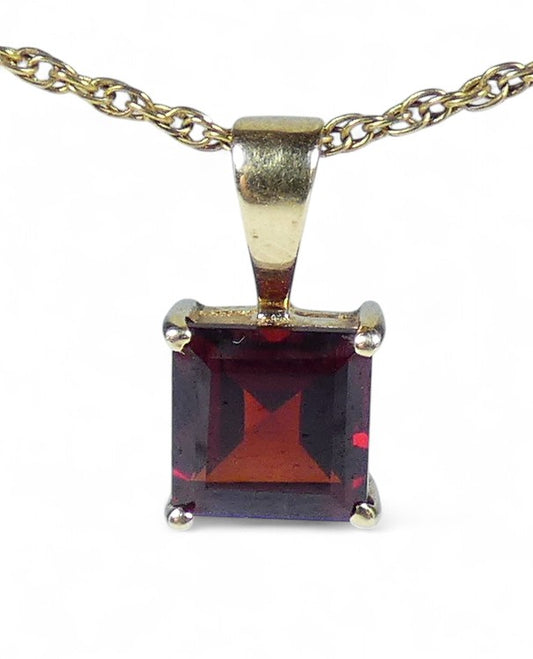 Solid 9ct Yellow Gold 3.90ct Square 7mm Garnet Fixed Bail Necklace Pendant 375