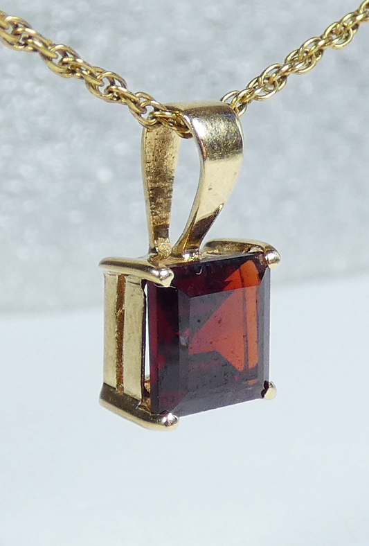 Solid 9ct Yellow Gold 3.90ct Square 7mm Garnet Fixed Bail Necklace Pendant 375