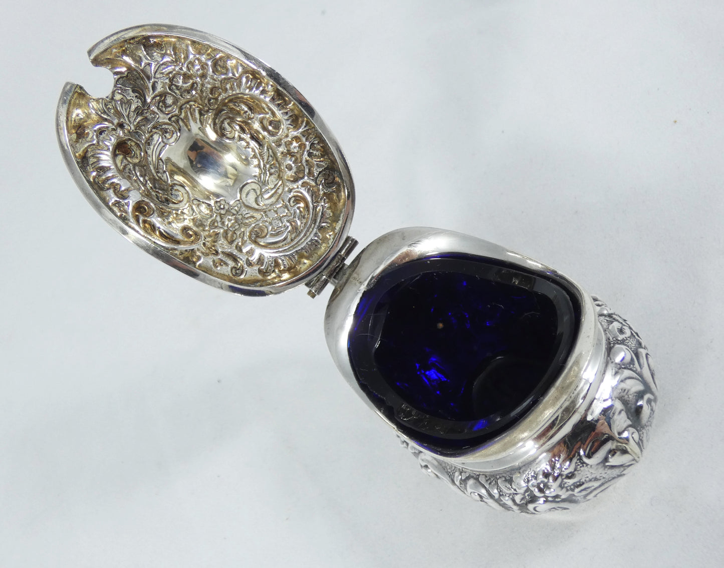 Antique Edwardian 1907 Sterling Silver Mustard Cruet Pot Blue Glass Repousse WA