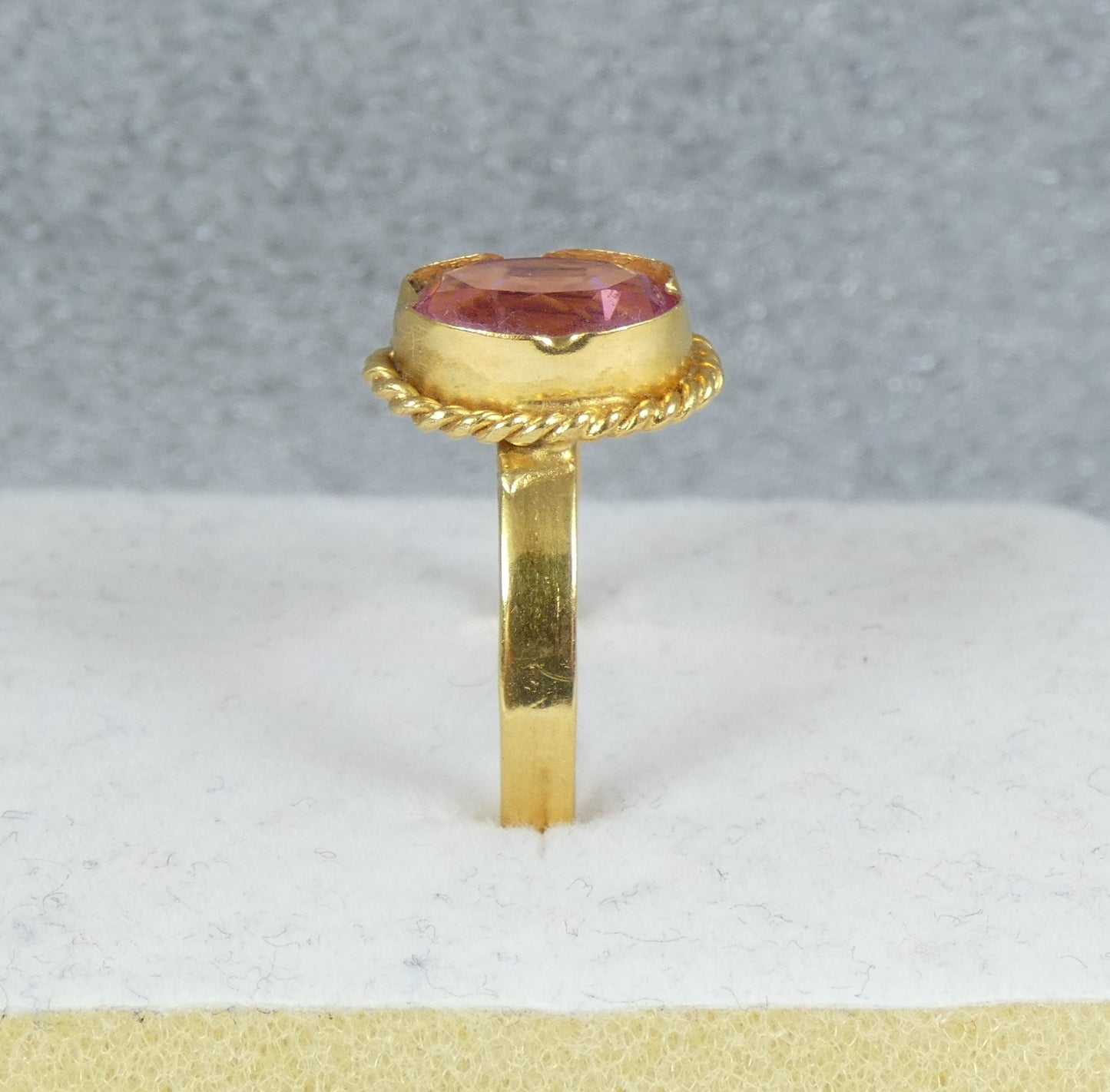 Vintage Solid 18ct Yellow Gold Pink Tourmaline Glass Cocktail Ring Size 7.5 O 55