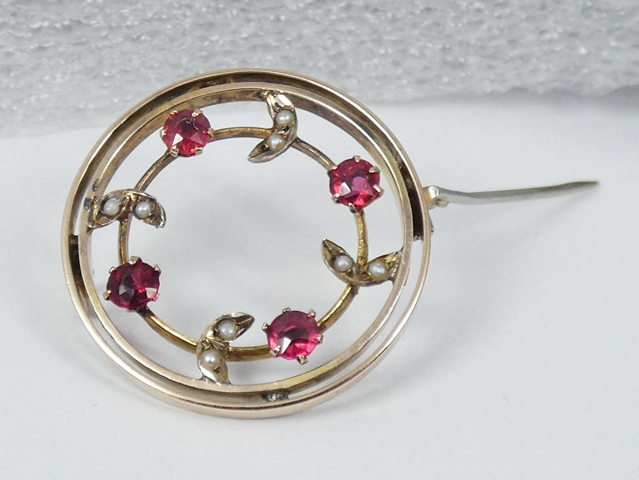 Antique Edwardian 1900 Solid 9ct Yellow Gold Ruby Seed Pearl Wreath Brooch Pin