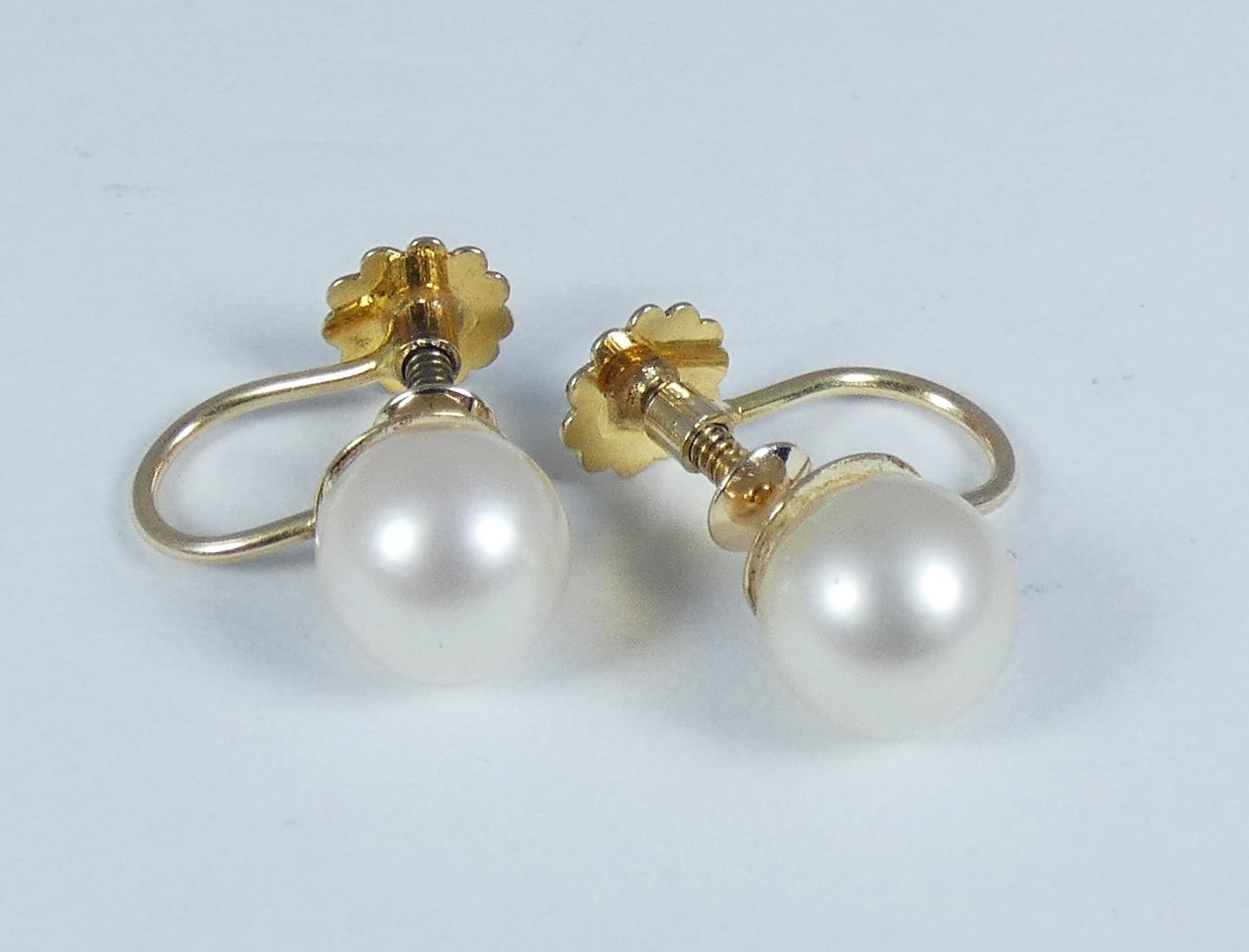 Vintage Pair Set of Solid 9ct Yellow Gold & 7.5mm Pearl Screw On Back Earrings