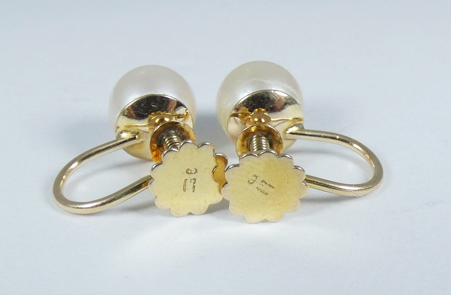 Vintage Pair Set of Solid 9ct Yellow Gold & 7.5mm Pearl Screw On Back Earrings