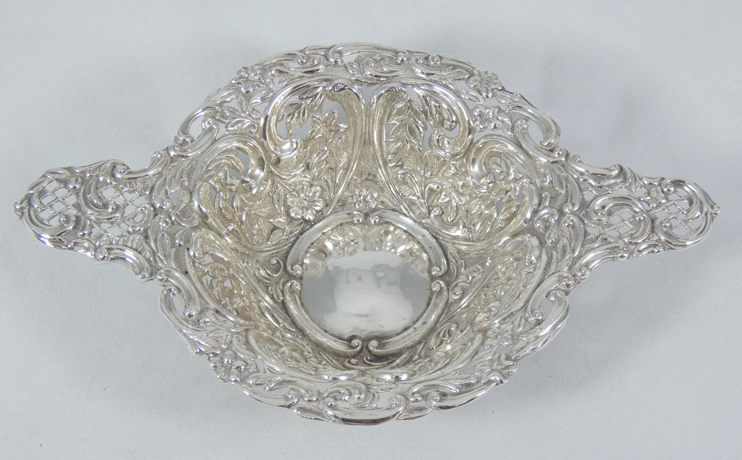 Antique Edwardian 1912 Sterling Silver Bon Bon Lolly Dish Bowl Plate Repousse HM