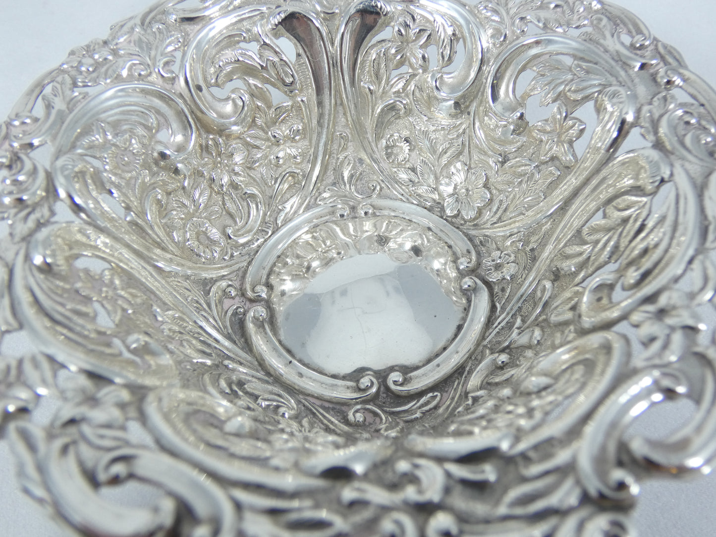 Antique Edwardian 1912 Sterling Silver Bon Bon Lolly Dish Bowl Plate Repousse HM