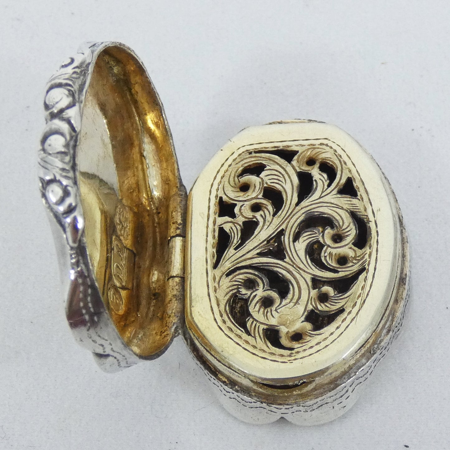 Antique Victorian 1853 Sterling Silver Vinaigrette Scent Pill Box & Grille Case