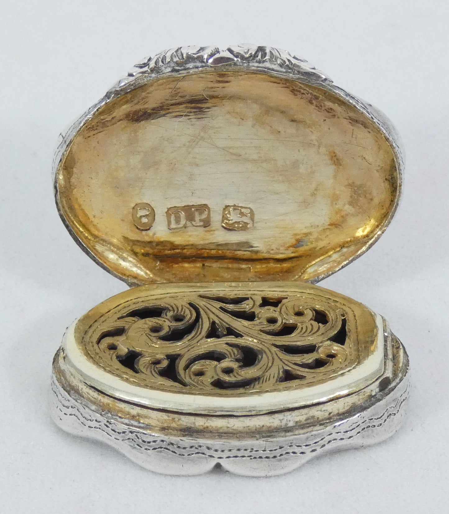 Antique Victorian 1853 Sterling Silver Vinaigrette Scent Pill Box & Grille Case