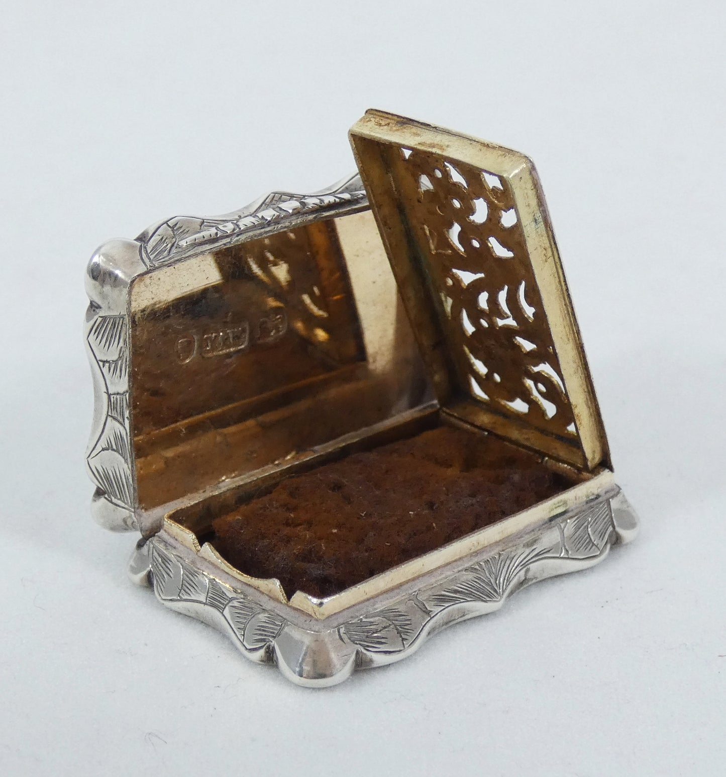 Antique Victorian 1853 Sterling Silver Vinaigrette Scent Pill Box & Grille Case
