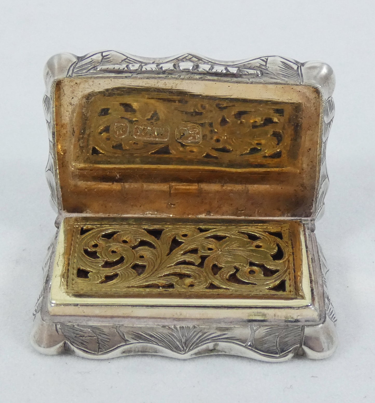 Antique Victorian 1853 Sterling Silver Vinaigrette Scent Pill Box & Grille Case