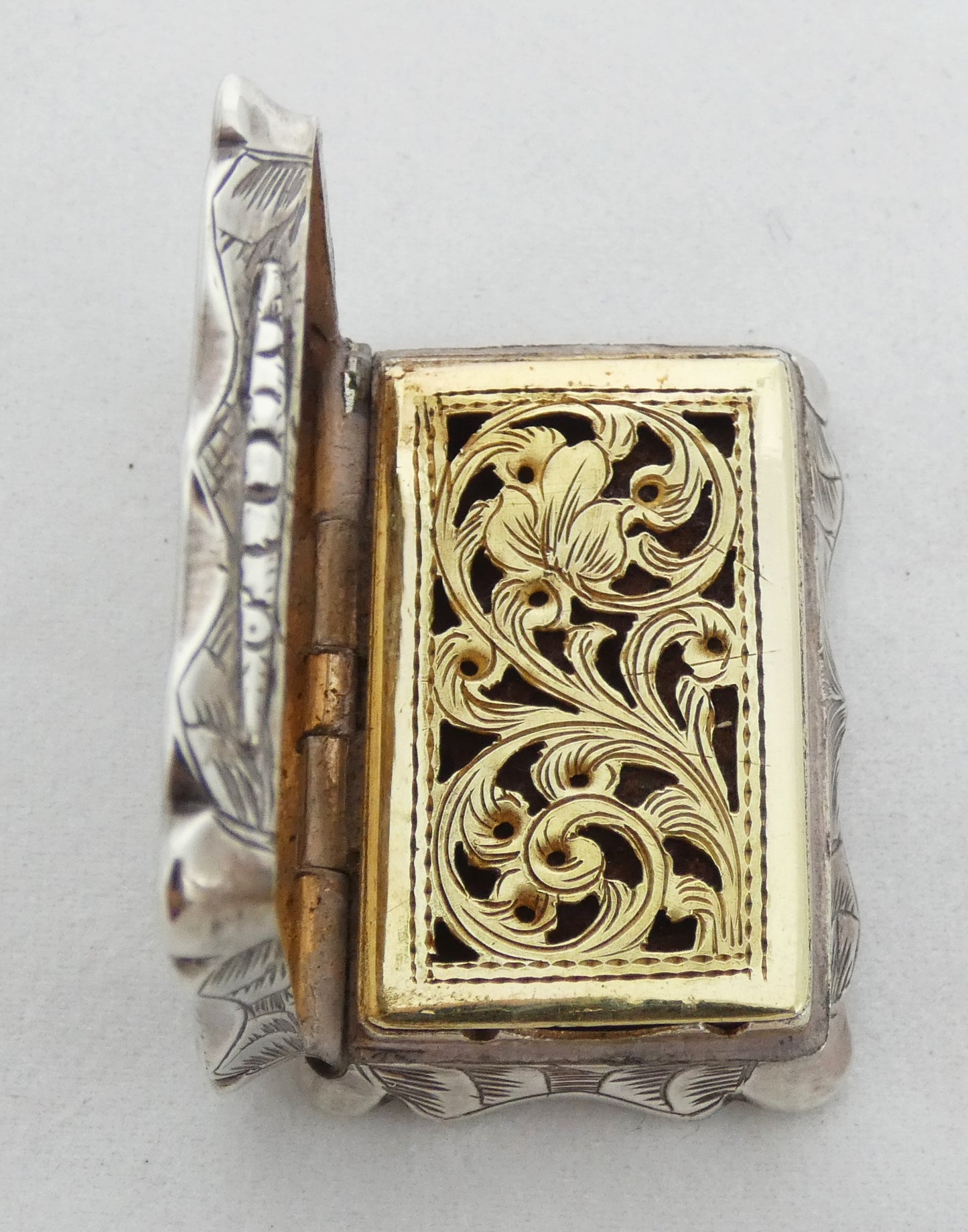 Antique Victorian 1853 Sterling Silver Vinaigrette Scent Pill Box & Grille Case