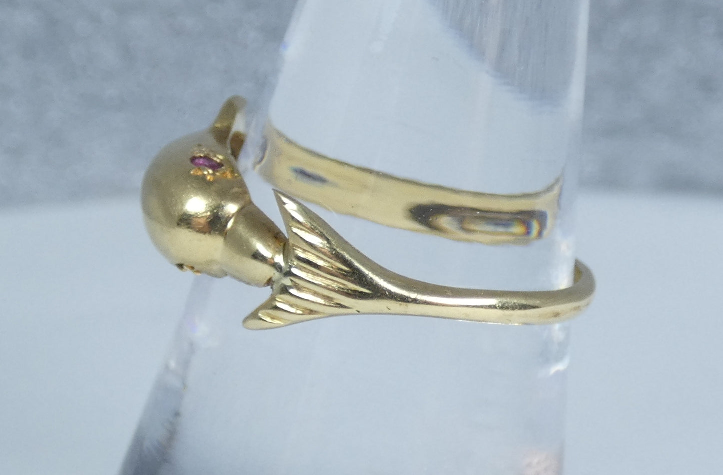 Vintage 18ct Solid Yellow Gold Pink Red Ruby Dolphin Dress Ring Size 8.5 Q 58