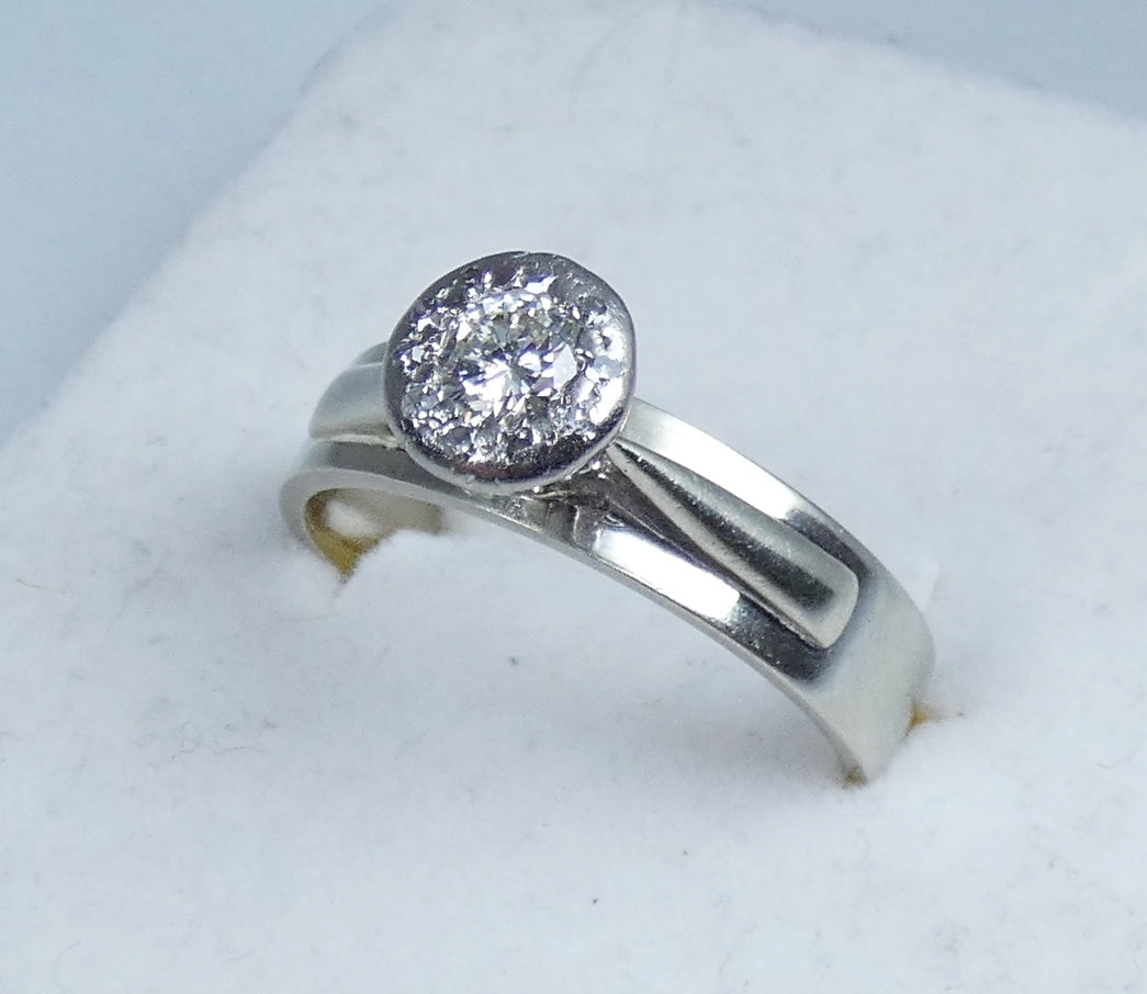 Vintage Solid 18ct White Gold .33ct Diamond Cluster Engagement Dress Ring 8 P 56