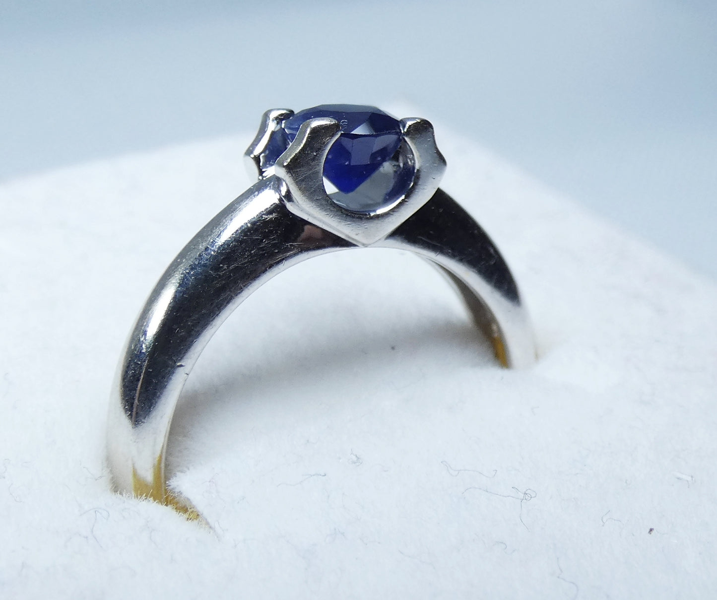 Vintage 18ct White Gold 0.54ct Natural Blue Sapphire Solitaire Ring Size 6 L 51
