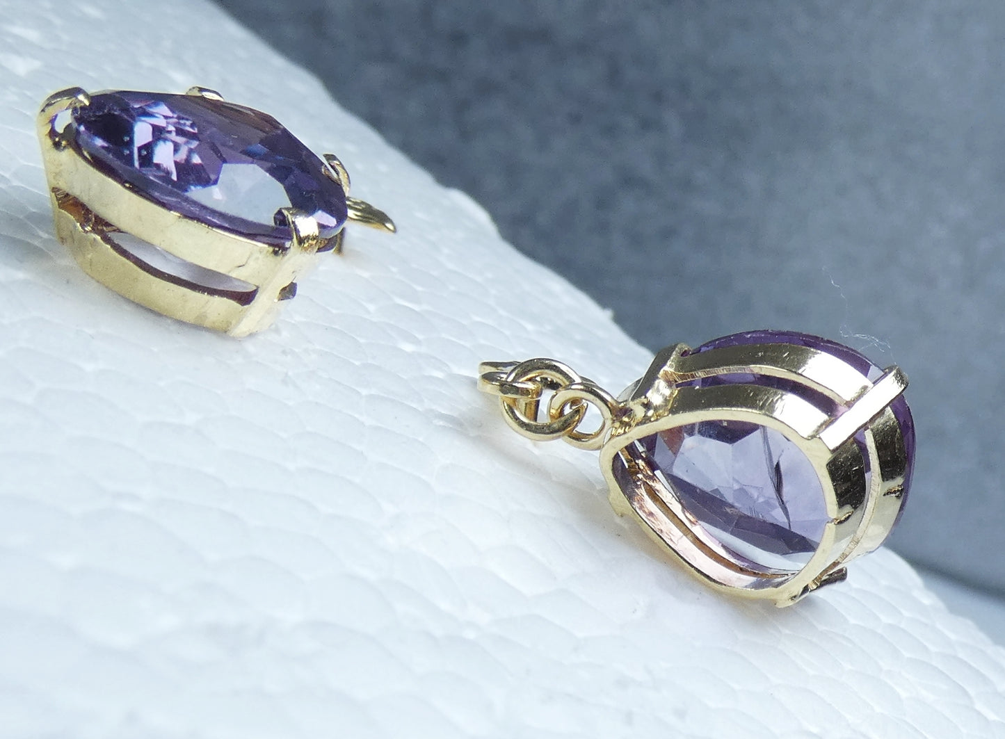 Vintage Egyptian Solid 18ct Yellow Gold Colour Change Alexandrite Pair Earrings